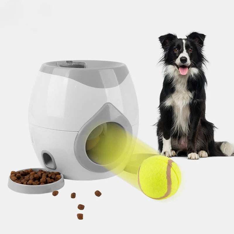 PawJoy adagoló használat közben - kutya eszik